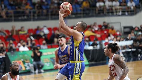 Paul Lee wins it for Magnolia at the buzzer to level semifinal vs..